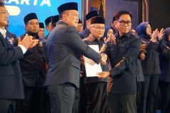 Ketua DPW Partai NasDem Jawa Barat Kang Mamat Rachmat secara resmi melantik DPD Partai NasDem Kabupaten Purwakarta yang di Nahkodai Oleh Kang Yadi Rusmayadi Periode 2025-2029 (Foto : NasDem Jabar Team)